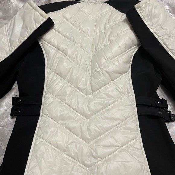 Guess- Packable coat - Picture 5 of 5